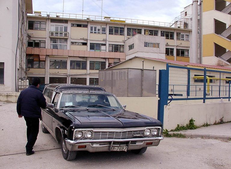 Λάρισα: Μεθυσμένος οδηγός εγκατέλειψε νεκροφόρα! | Newsit.gr Λάρισα: Μεθυσμένος οδηγός εγκατέλειψε νεκροφόρα! | Newsit.gr