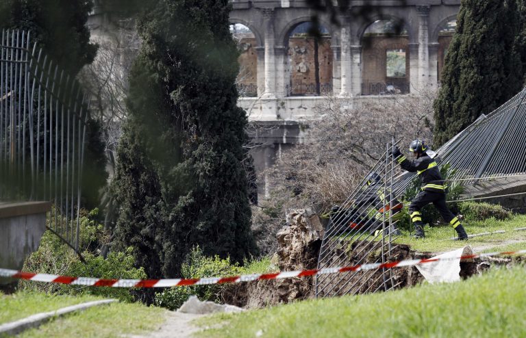 Κατέρρευσε οροφή στο Παλάτι του Νέρωνα | Newsit.gr Κατέρρευσε οροφή στο Παλάτι του Νέρωνα | Newsit.gr