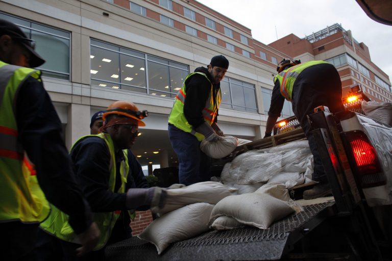 Η Sandy τρομοκρατεί τη Νέα Υόρκη – Κυβερνήτης Κονέκτικατ: «Είναι η μεγαλύτερη απειλή που έχουμε ζήσει» – Κλειστά σχολεία, χρηματιστήριο, ΟΗΕ, ΔΝΤ | Newsit.gr Η Sandy τρομοκρατεί τη Νέα Υόρκη – Κυβερνήτης Κονέκτικατ: «Είναι η μεγαλύτερη απειλή που έχουμε ζήσει» – Κλειστά σχολεία, χρηματιστήριο, ΟΗΕ, ΔΝΤ | Newsit.gr