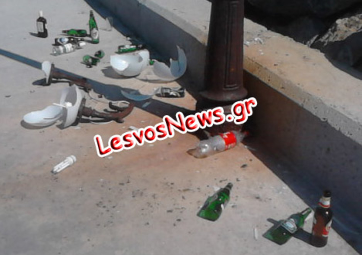 Μυτιλήνη: Μεθυσμένοι τουρίστες τα έκαναν γυαλιά καρφιά-Δείτε το βίντεο! | Newsit.gr Μυτιλήνη: Μεθυσμένοι τουρίστες τα έκαναν γυαλιά καρφιά-Δείτε το βίντεο! | Newsit.gr