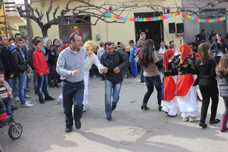 Κρήτη: Έκλεψαν την νύφη στο Μελιδόνι Μυλοποτάμου | Newsit.gr Κρήτη: Έκλεψαν την νύφη στο Μελιδόνι Μυλοποτάμου | Newsit.gr