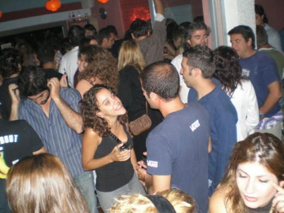 Θεσσαλονίκη: Εισβολή διέκοψε το πάρτι – Κρατούσε όπλο και έβριζε τους πάντες! | Newsit.gr Θεσσαλονίκη: Εισβολή διέκοψε το πάρτι – Κρατούσε όπλο και έβριζε τους πάντες! | Newsit.gr