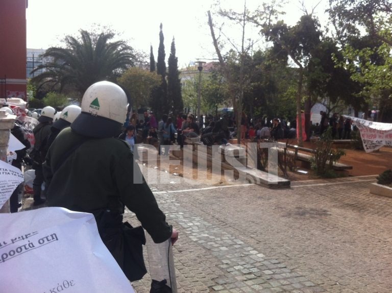 Ηλεκτρισμένο το κλίμα στη Νομική και σε όλο το κέντρο | Newsit.gr Ηλεκτρισμένο το κλίμα στη Νομική και σε όλο το κέντρο | Newsit.gr