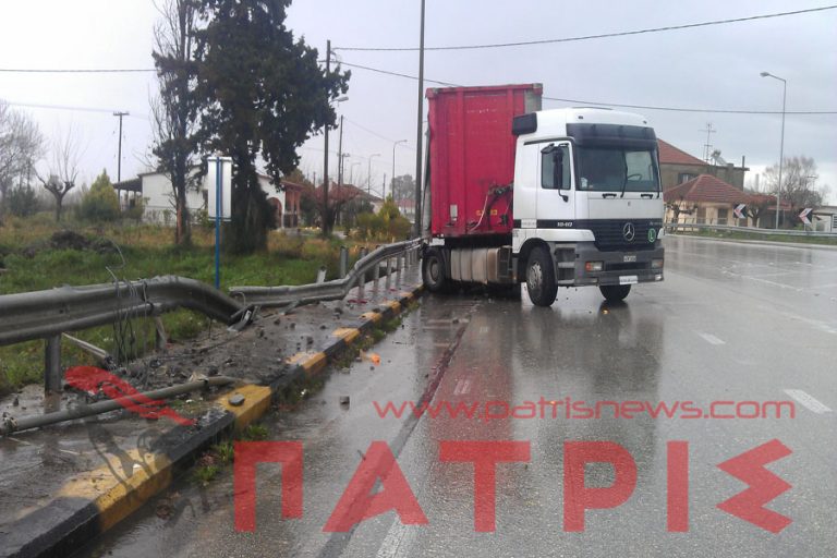 «Δίπλωσε» νταλίκα στην Πύργου-Πατρών | Newsit.gr «Δίπλωσε» νταλίκα στην Πύργου-Πατρών | Newsit.gr