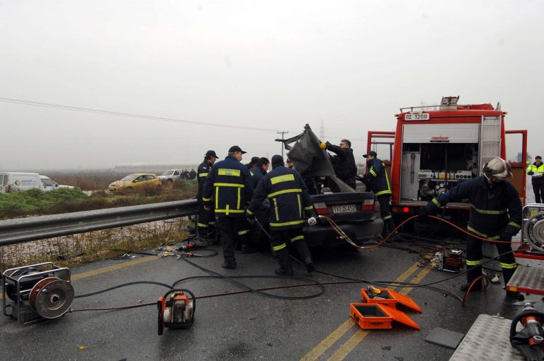 Μοιραία σύγκρουση ΙΧ με νταλίκα στην Εθνική Οδό Πατρών-Πύργου | Newsit.gr Μοιραία σύγκρουση ΙΧ με νταλίκα στην Εθνική Οδό Πατρών-Πύργου | Newsit.gr