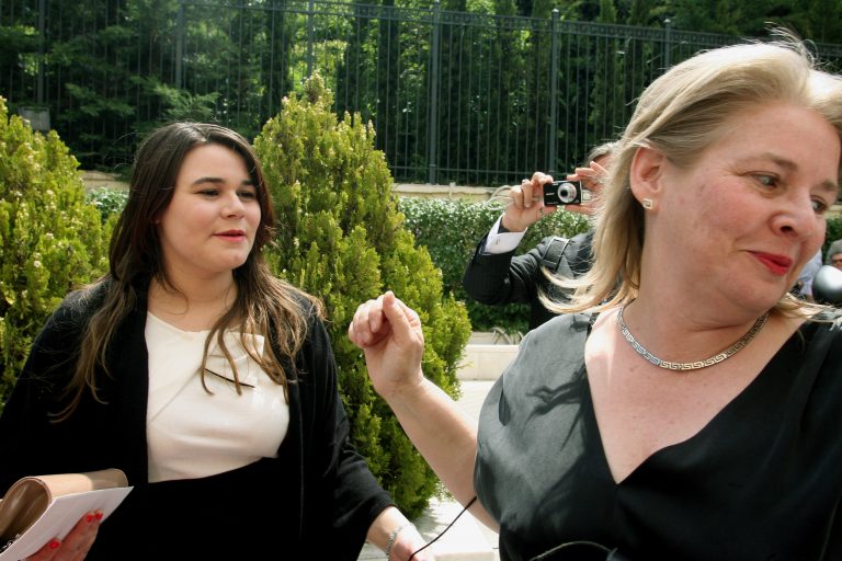 Όλη η οικογένεια Μιχαλολιάκου στην ορκωμοσία – φωτο | Newsit.gr Όλη η οικογένεια Μιχαλολιάκου στην ορκωμοσία – φωτο | Newsit.gr