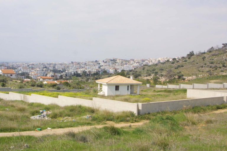 Τρίκαλα: Δύο γείτονες μάλωναν για το ποιος θα καθαρίσει ξένο οικόπεδο! | Newsit.gr Τρίκαλα: Δύο γείτονες μάλωναν για το ποιος θα καθαρίσει ξένο οικόπεδο! | Newsit.gr