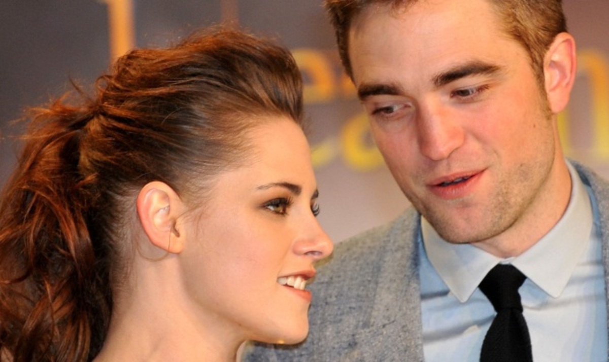 K. Stewart: Είναι έγκυος από τον R. Pattinson; | Newsit.gr K. Stewart: Είναι έγκυος από τον R. Pattinson; | Newsit.gr