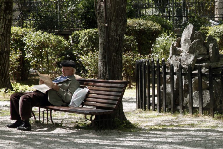Γιατί κονταίνουμε όσο γερνάμε; | Newsit.gr Γιατί κονταίνουμε όσο γερνάμε; | Newsit.gr