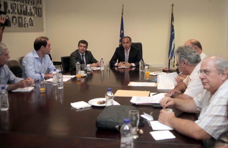 Έντονη αντίδραση των καθηγητών για τη σύνδεση αξιολόγησης με τη μισθολογική εξέλιξη | Newsit.gr Έντονη αντίδραση των καθηγητών για τη σύνδεση αξιολόγησης με τη μισθολογική εξέλιξη | Newsit.gr