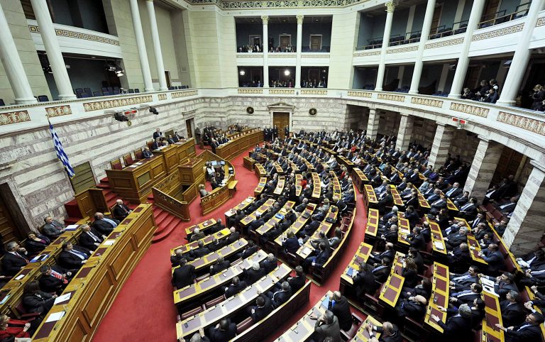 Μείωση 800 ευρώ στους μισθούς των βουλευτών | Newsit.gr Μείωση 800 ευρώ στους μισθούς των βουλευτών | Newsit.gr