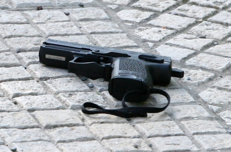 Κέρκυρα: Αυτοκτόνησε με το υπηρεσιακό του πιστόλι | Newsit.gr Κέρκυρα: Αυτοκτόνησε με το υπηρεσιακό του πιστόλι | Newsit.gr