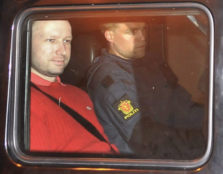 11 ώρες χωρίς απάντηση: είχε ή όχι συνεργούς ο Μπρέιβικ; | Newsit.gr 11 ώρες χωρίς απάντηση: είχε ή όχι συνεργούς ο Μπρέιβικ; | Newsit.gr