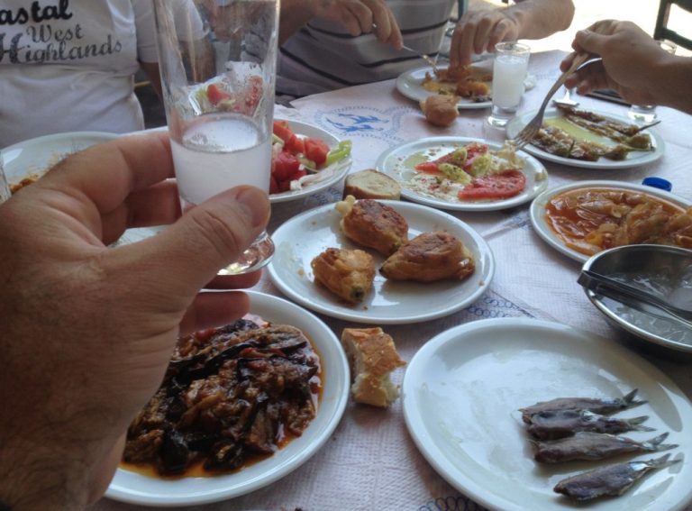 Ποιος δημοσιογράφος – παρουσιαστής εκπομπής πίνει αυτή την ώρα τα ουζάκια του στη Μυτιλήνη; | Newsit.gr Ποιος δημοσιογράφος – παρουσιαστής εκπομπής πίνει αυτή την ώρα τα ουζάκια του στη Μυτιλήνη; | Newsit.gr