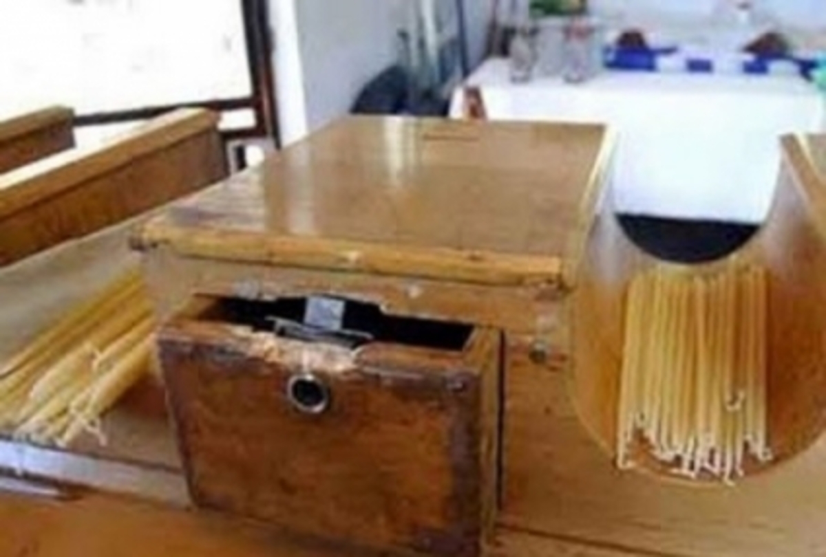 «Σήκωσαν» τα παγκάρια αλλά τους συνέλαβαν | Newsit.gr «Σήκωσαν» τα παγκάρια αλλά τους συνέλαβαν | Newsit.gr