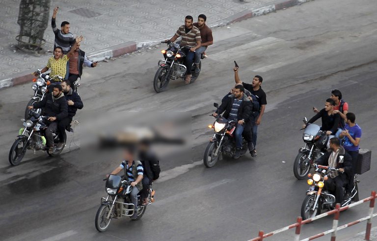 Εκτέλεσαν 6 Παλαιστίνιους – Τους κατηγόρησαν οτι συνεργάζονταν με το Ισραήλ | Newsit.gr Εκτέλεσαν 6 Παλαιστίνιους – Τους κατηγόρησαν οτι συνεργάζονταν με το Ισραήλ | Newsit.gr