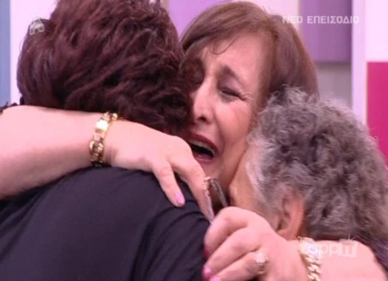 Λύγισαν η μητέρα και τα έξι της παιδιά που βρέθηκαν για πρώτη φορά στο Πάμε Πακέτο! | Newsit.gr Λύγισαν η μητέρα και τα έξι της παιδιά που βρέθηκαν για πρώτη φορά στο Πάμε Πακέτο! | Newsit.gr