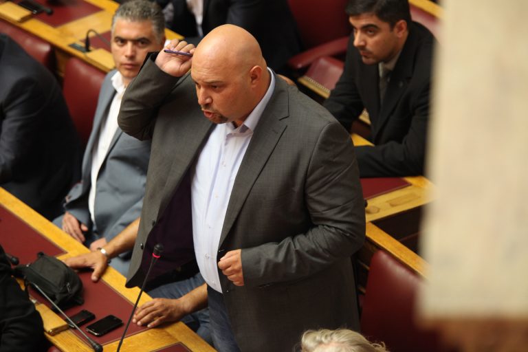 Νέες απειλές του χρυσαυγίτη βουλευτή για το Χυτήριο – ΒΙΝΤΕΟ | Newsit.gr Νέες απειλές του χρυσαυγίτη βουλευτή για το Χυτήριο – ΒΙΝΤΕΟ | Newsit.gr