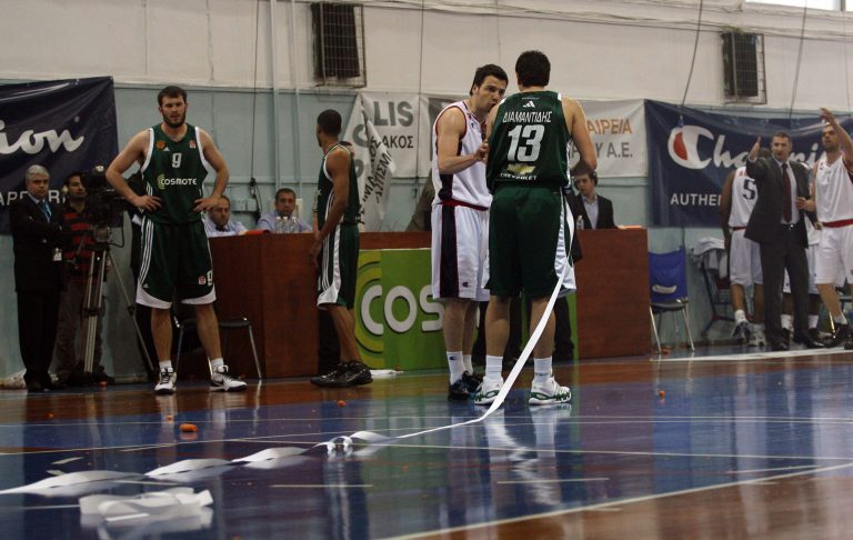 Προσωρινή διακοπή στο Πανιώνιος – Παναθηναϊκός λόγω επεισοδίων | Newsit.gr Προσωρινή διακοπή στο Πανιώνιος – Παναθηναϊκός λόγω επεισοδίων | Newsit.gr