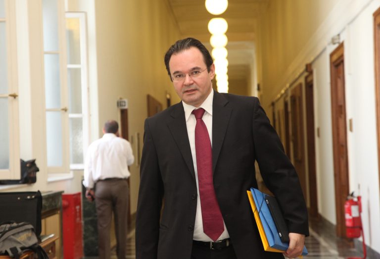Έβρισαν άγρια τον Παπακωνσταντίνου στην Κοζάνη – Δείτε βίντεο | Newsit.gr Έβρισαν άγρια τον Παπακωνσταντίνου στην Κοζάνη – Δείτε βίντεο | Newsit.gr