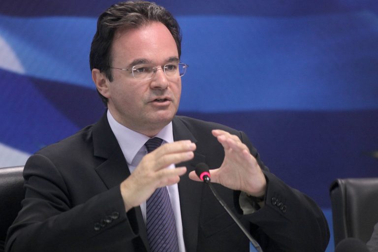 Παπακωνσταντίνου: «Δεν είναι ευαγγέλιο το μνημόνιο» | Newsit.gr Παπακωνσταντίνου: «Δεν είναι ευαγγέλιο το μνημόνιο» | Newsit.gr