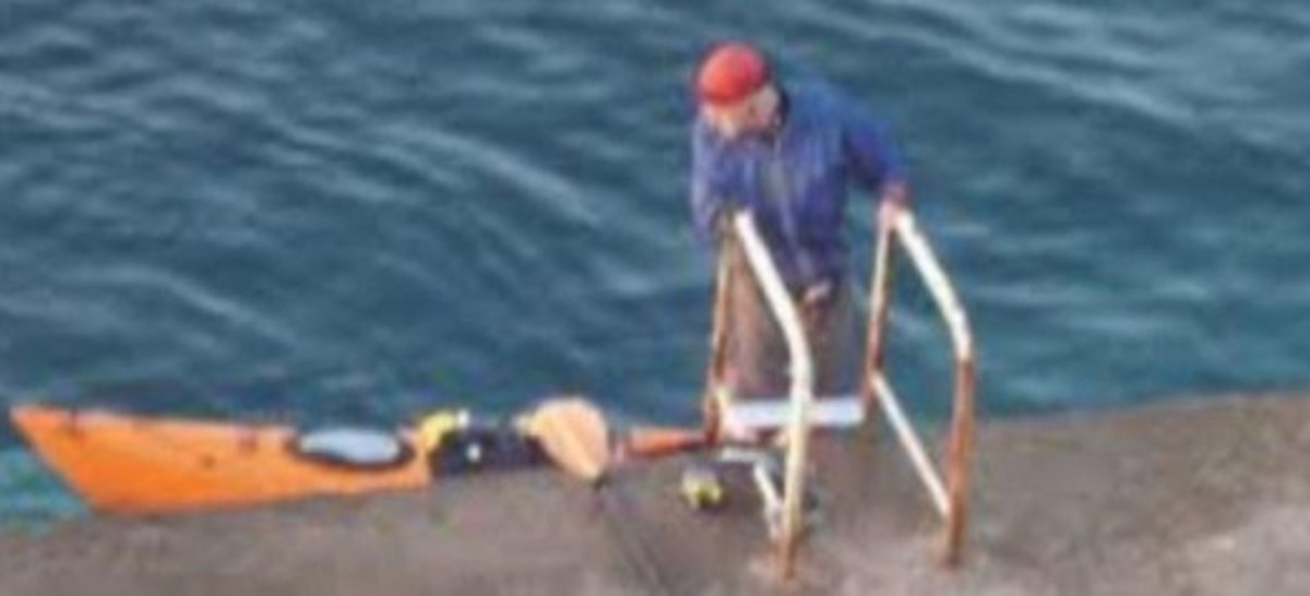 Κανό στη Σκιάθο κάνει ο Γιώργος – Δείτε φωτό | Newsit.gr Κανό στη Σκιάθο κάνει ο Γιώργος – Δείτε φωτό | Newsit.gr