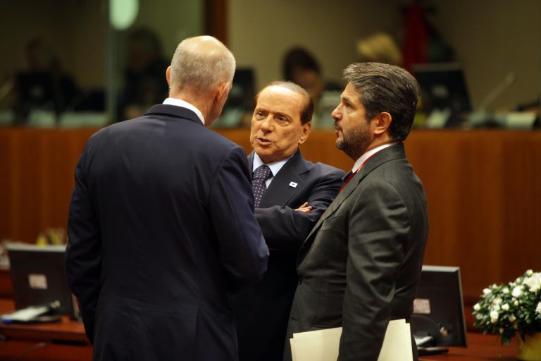 Ούτε ο Μπερλουσκόνι δε συμφωνεί με το δημοψήφισμα! | Newsit.gr Ούτε ο Μπερλουσκόνι δε συμφωνεί με το δημοψήφισμα! | Newsit.gr