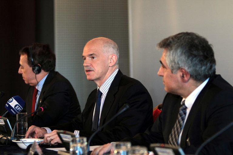 Παρέμβαση Παπανδρέου για τις παρελάσεις: Αυτά είναι αυταρχισμός | Newsit.gr Παρέμβαση Παπανδρέου για τις παρελάσεις: Αυτά είναι αυταρχισμός | Newsit.gr