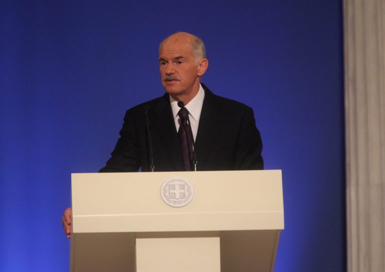 Γ. Παπανδρέου: Θα μειωθούν κατά 150.000 οι δημόσιοι υπάλληλοι | Newsit.gr Γ. Παπανδρέου: Θα μειωθούν κατά 150.000 οι δημόσιοι υπάλληλοι | Newsit.gr