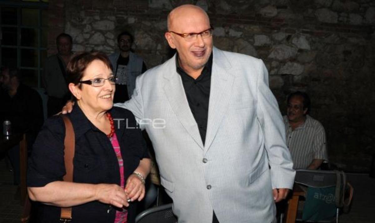 Α. Παπαρήγα: Βρέθηκε στη συναυλία του Λ. Παπαδόπουλου! Δες φωτογραφίες | Newsit.gr Α. Παπαρήγα: Βρέθηκε στη συναυλία του Λ. Παπαδόπουλου! Δες φωτογραφίες | Newsit.gr