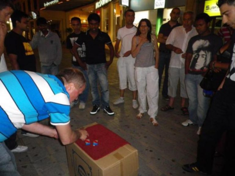 Θεσσαλονίκη: Τον έβαλαν να ψάχνει τον «παπά» και του πήραν 14.000 ευρώ | Newsit.gr Θεσσαλονίκη: Τον έβαλαν να ψάχνει τον «παπά» και του πήραν 14.000 ευρώ | Newsit.gr