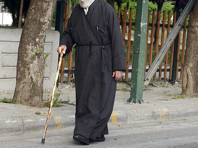 Χαλκίδα: Έπιασαν άλλους τρεις για εξαπάτηση ιερέων | Newsit.gr Χαλκίδα: Έπιασαν άλλους τρεις για εξαπάτηση ιερέων | Newsit.gr