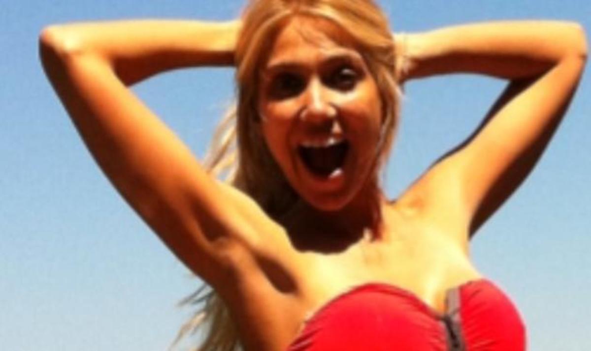 Ανάβει φωτιές με το κόκκινο μαγιό της η Έλενα Παπαβασιλείου! | Newsit.gr Ανάβει φωτιές με το κόκκινο μαγιό της η Έλενα Παπαβασιλείου! | Newsit.gr