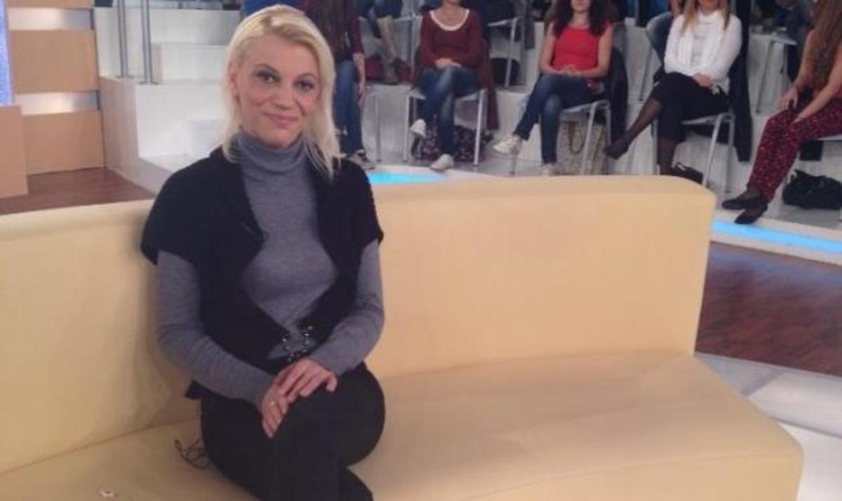 Η αρραβωνιαστικιά του Παπαχρόνη στο Μίλα για τον έρωτά της για τον πρώην βαρυποινίτη. Βίντεο | Newsit.gr Η αρραβωνιαστικιά του Παπαχρόνη στο Μίλα για τον έρωτά της για τον πρώην βαρυποινίτη. Βίντεο | Newsit.gr