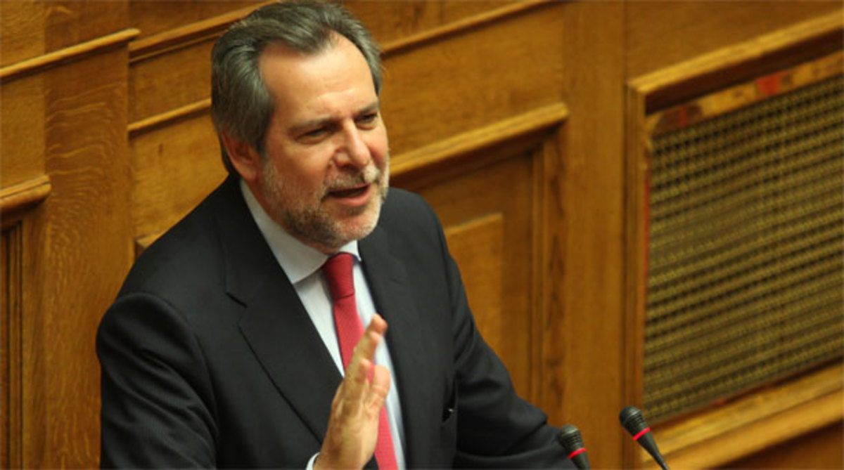 Παπουτσής κατά Μίκη – »Και ποιός είναι ο Θεοδωράκης;» | Newsit.gr Παπουτσής κατά Μίκη – »Και ποιός είναι ο Θεοδωράκης;» | Newsit.gr