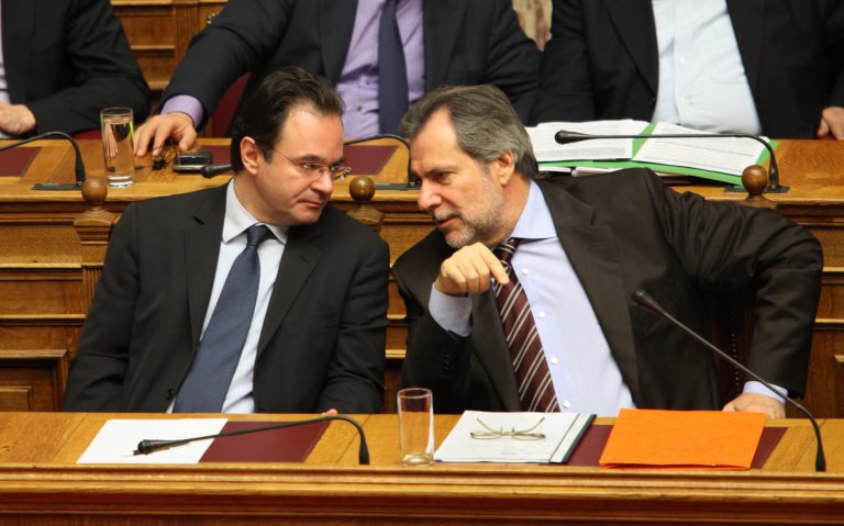 Στη Βουλή οι δικογραφίες κατά Παπουτσή-Παπακωνσταντίνου | Newsit.gr Στη Βουλή οι δικογραφίες κατά Παπουτσή-Παπακωνσταντίνου | Newsit.gr