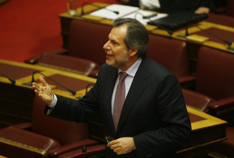 Επίθεση Παπουτσή σε Παπαρήγα για τους αγρότες | Newsit.gr Επίθεση Παπουτσή σε Παπαρήγα για τους αγρότες | Newsit.gr