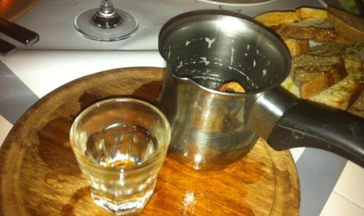 Με ποια διάσημη έπινε χθες το βράδυ ρακόμελα ο Θέμης Γεωργαντάς; | Newsit.gr Με ποια διάσημη έπινε χθες το βράδυ ρακόμελα ο Θέμης Γεωργαντάς; | Newsit.gr