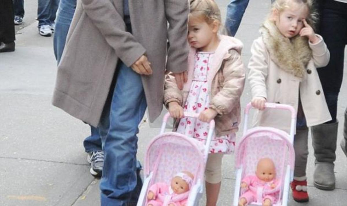 Τα κοριτσάκια της Sarah Jessica Parker παίζουν μικρές μαμάδες! Τέλειο; | Newsit.gr Τα κοριτσάκια της Sarah Jessica Parker παίζουν μικρές μαμάδες! Τέλειο; | Newsit.gr