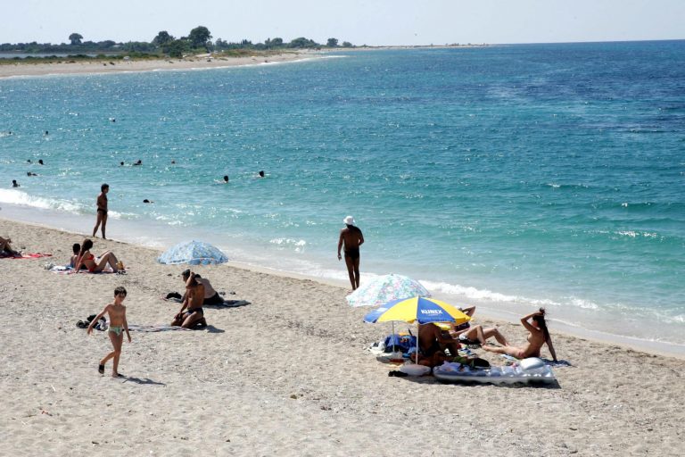 Ηράκλειο: Πνίγηκε τουρίστας ενώ από θαύμα γλίτωσε μητέρα με το 10χρονο γιο της | Newsit.gr Ηράκλειο: Πνίγηκε τουρίστας ενώ από θαύμα γλίτωσε μητέρα με το 10χρονο γιο της | Newsit.gr