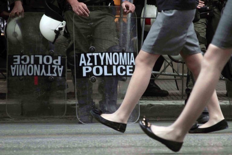 Πάτρα: Παρέλαση με συγκεντρώσεις, πορείες και… διμοιρίες των ΜΑΤ | Newsit.gr Πάτρα: Παρέλαση με συγκεντρώσεις, πορείες και… διμοιρίες των ΜΑΤ | Newsit.gr