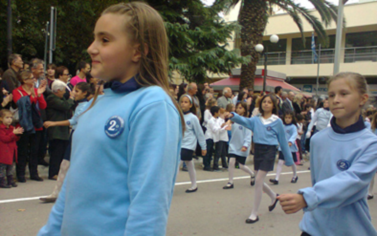 Χωρίς «παρατράγουδα» η παρέλαση στη Λιβαδειά | Newsit.gr Χωρίς «παρατράγουδα» η παρέλαση στη Λιβαδειά | Newsit.gr