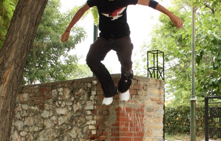 Ρέθυμνο: Το parkour παραλίγο να στοιχίσει τη ζωή σε νεαρό | Newsit.gr Ρέθυμνο: Το parkour παραλίγο να στοιχίσει τη ζωή σε νεαρό | Newsit.gr