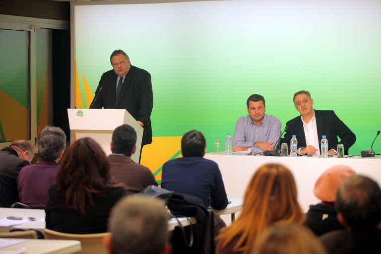 Με καταγγελίες και καχυποψία το ΠΑΣΟΚ προς το Συνέδριο | Newsit.gr Με καταγγελίες και καχυποψία το ΠΑΣΟΚ προς το Συνέδριο | Newsit.gr