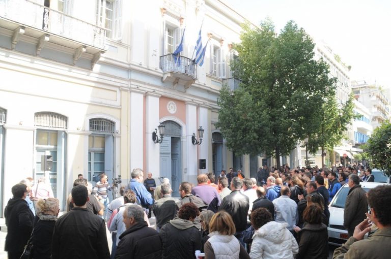 Πάτρα: Έκαναν κατάληψη και έδωσαν… 50 ευρώ στον Δήμαρχο | Newsit.gr Πάτρα: Έκαναν κατάληψη και έδωσαν… 50 ευρώ στον Δήμαρχο | Newsit.gr
