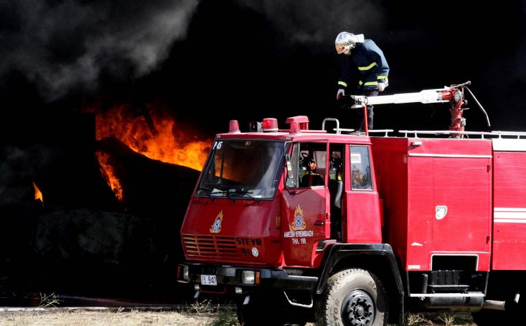 Φωτιά στην Πειραϊκη Πατραϊκη | Newsit.gr Φωτιά στην Πειραϊκη Πατραϊκη | Newsit.gr
