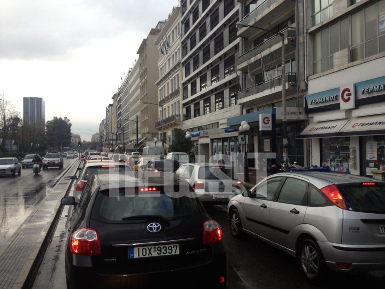 Έβρεξε και έχει μποτιλιάρισμα! – 40 λεπτά για μια διαδρομή 15 λεπτών! | Newsit.gr Έβρεξε και έχει μποτιλιάρισμα! – 40 λεπτά για μια διαδρομή 15 λεπτών! | Newsit.gr