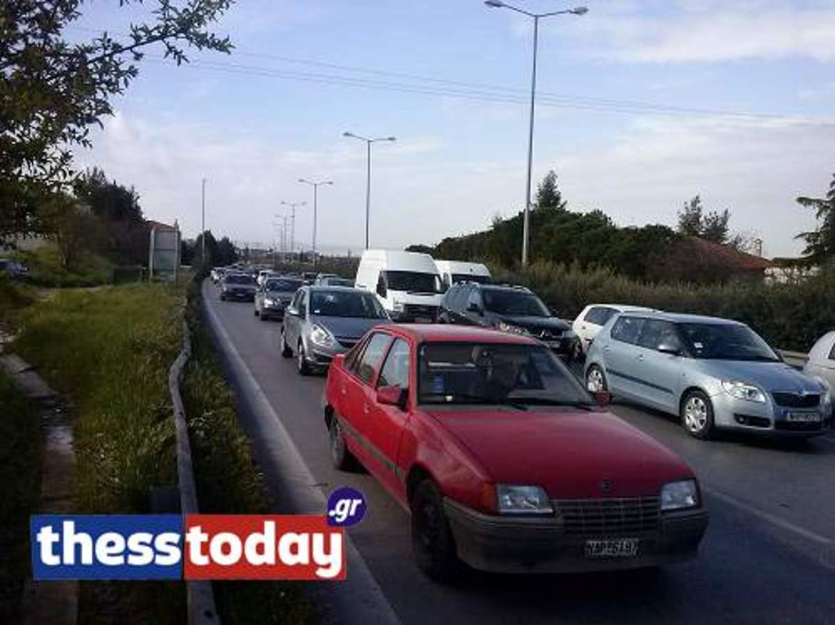 Θεσσαλονίκη: Διαμαρτυρία σε νοσοκομείο και μποτιλιάρισμα στην Περιφερειακή – Βίντεο! | Newsit.gr Θεσσαλονίκη: Διαμαρτυρία σε νοσοκομείο και μποτιλιάρισμα στην Περιφερειακή – Βίντεο! | Newsit.gr