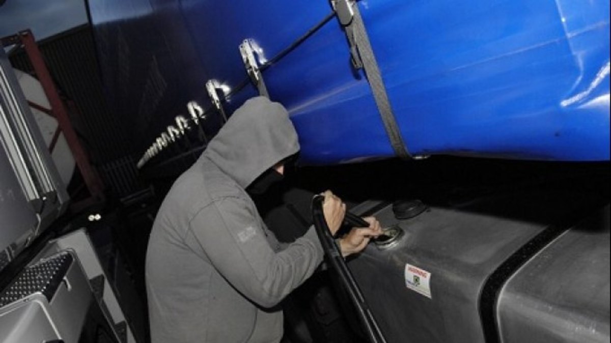 Ηράκλειο: ‘Εκλεψαν 600 λίτρα πετρέλαιο από… απορριμματοφόρα! | Newsit.gr Ηράκλειο: ‘Εκλεψαν 600 λίτρα πετρέλαιο από… απορριμματοφόρα! | Newsit.gr