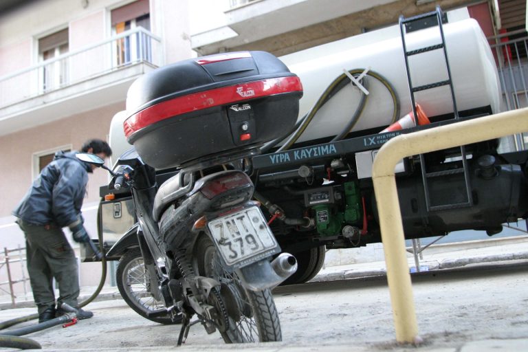Πότε σχεδιάζουν να επιτρέψουν την πετρελαιοκίνηση | Newsit.gr Πότε σχεδιάζουν να επιτρέψουν την πετρελαιοκίνηση | Newsit.gr